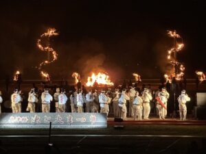 奥津軽虫と火まつりの様子(夜間)